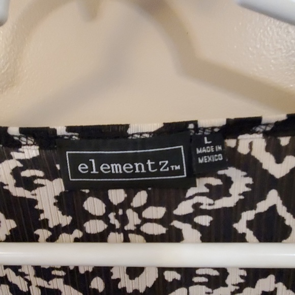 Short sleeve black and white blouse - Picture 3 of 3